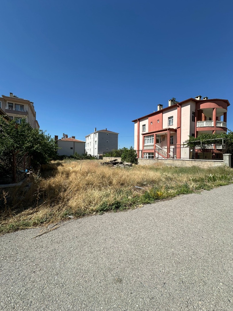 KAYSERİ DEVELİ REŞADİYE MAHALLESİ KÖRKUYU MEVKİİNDE KONUT İMARLI SATILIK ARSA